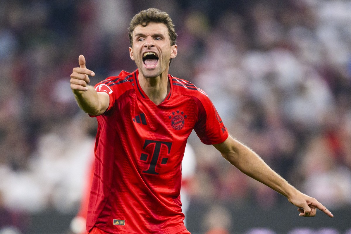 19.10.2024, Bayern, München: Fußball: Bundesliga, Bayern München - VfB Stuttgart, 7. Spieltag, Allianz Arena. Münchens Thomas Müller gestikuliert. (zu dpa: «Sprüche zum 7. Spieltag der Fußball-Bundesl ...