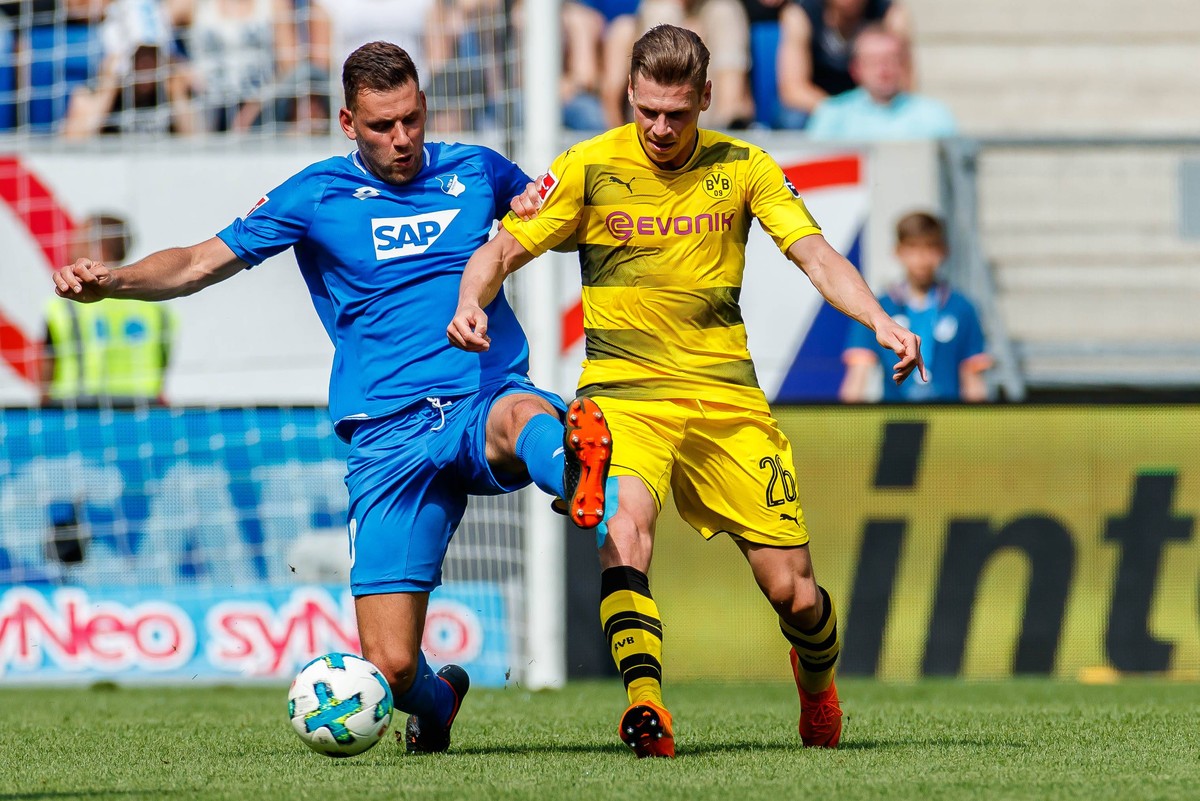 Sinsheim, Deutschland, 12.05.2018, 1. Bundesliga 34. Spieltag, TSG 1899 Hoffenheim - BV Borussia Dortmund, Adam Szalai (TSG) und Lukasz Piszczek (BVB) im Zweikampf ( DeFodi048 *** Sinsheim Germany 12 ...