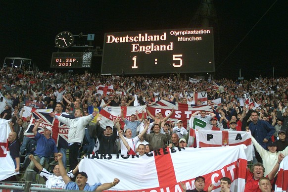 Englische Fußball-Fans hoffen immer noch, dass der 1. September 2001 zum Nationalfeiertag erhoben wird.
