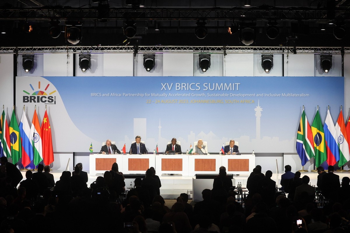 SOUTH AFRICA, JOHANNESBURG - AUGUST 24, 2023: Presidents Luiz Inacio Lula da Silva of Brazil, Xi Jinping of China, Cyril Ramaphosa of South Africa, India s Prime Minister Narendra Modi, and Russia s F ...