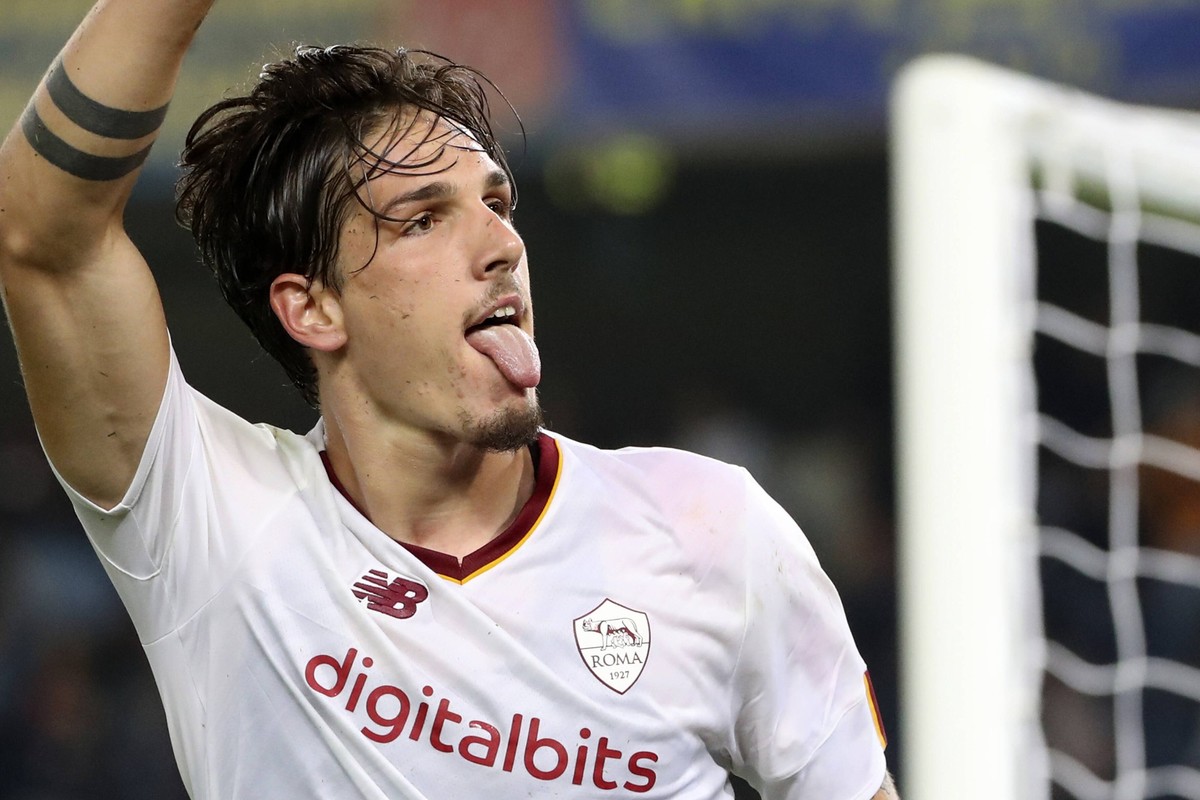 Foto Paola Garbuio/LaPresse 31 Ottobre 2022 - Verona, Italia - calcio -Hellas Verona vs Roma - Campionato italiano di calcio Serie A TIM 2022/2023 - Stadio Marcantonio Bentegodi. Nella foto: Nicolo Za ...
