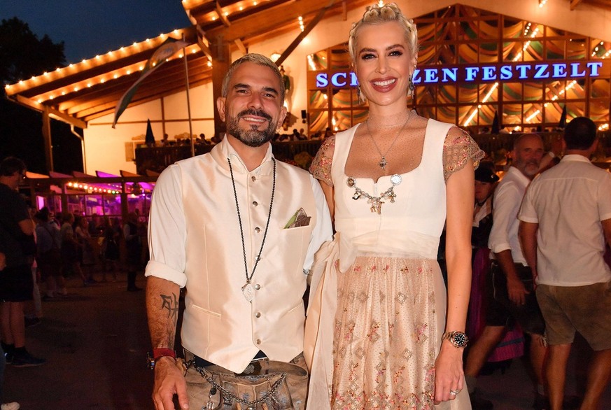 Marc Terenzi und Verena Kerth beim Almauftrieb beim Oktoberfest am 17.09.2023 in Muenchen Almauftrieb beim Oktoberfest 2023 in Muenchen *** Marc Terenzi and Verena Kerth at the Almauftrieb at the Okto ...