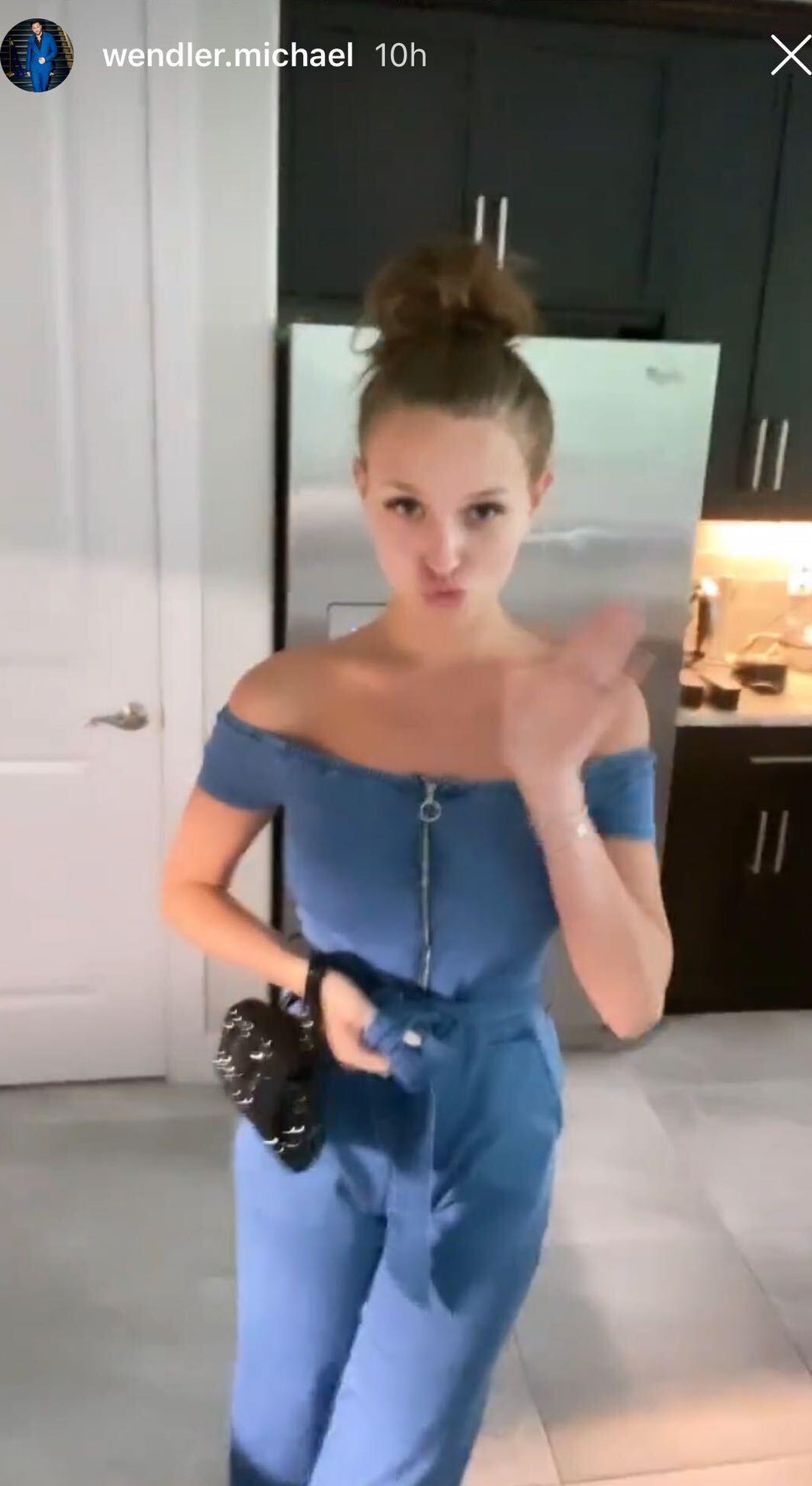 Laura Müller: In Michaels Story grüßte die 19-Jährige seine Fans.