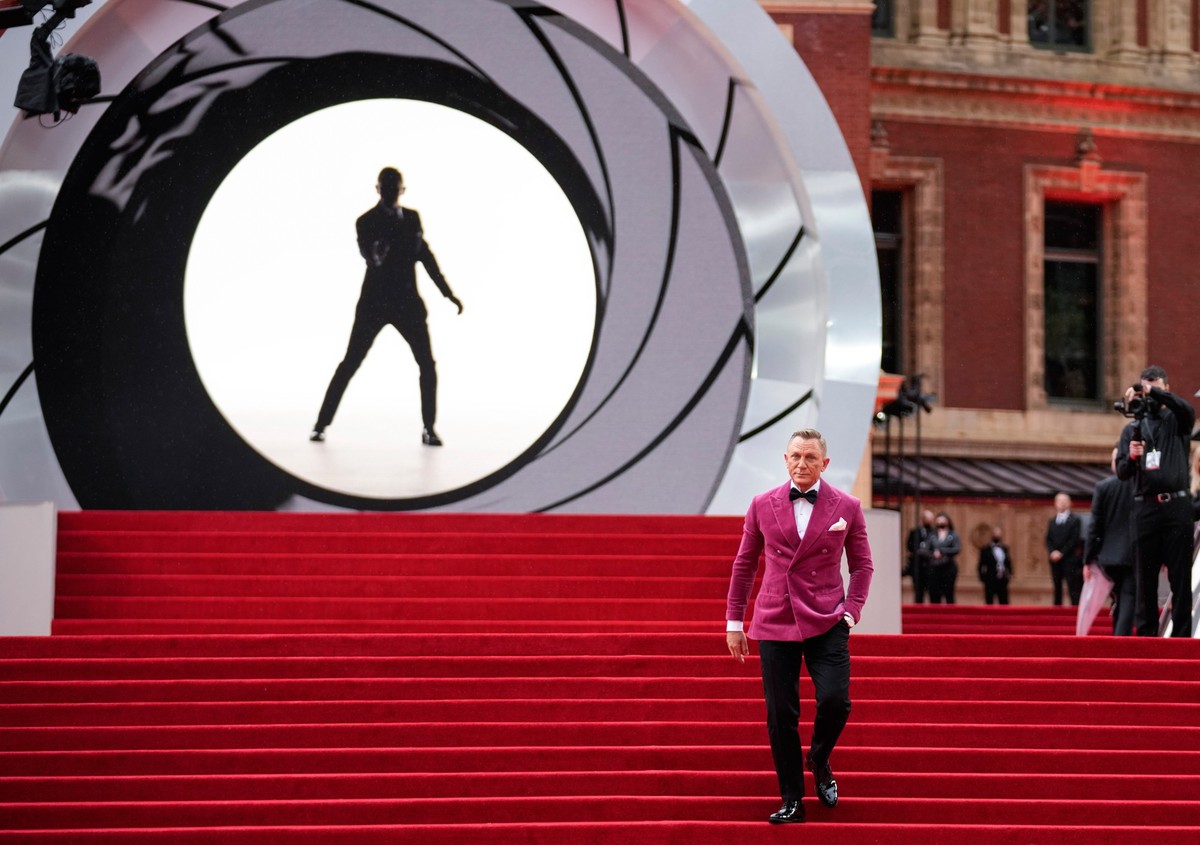 ARCHIV - 28.09.2021, Großbritannien, London: Daniel Craig, Schauspieler aus Großbritannien, bei der Weltpremiere zum neuen James Bond Film " No Time To Die" vor der Royal Albert Hall. Es war ...