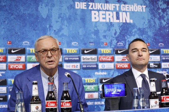 Herthas Präsident Werner Gegenbauer (l.) und Lars Windhorst auf einer Pressekonferenz.