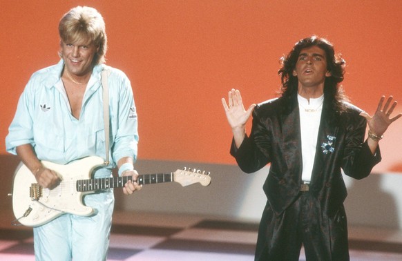 Bildnummer: 56629668 Datum: 01.09.1985 Copyright: imago/teutopress
Modern Talking Thomas Anders (re.) mit Dieter Bohlen 09/85 rag Mann Musik Gruppe Duo Gesang Pop Auftritt Konzert STUDIO Dekoration K ...