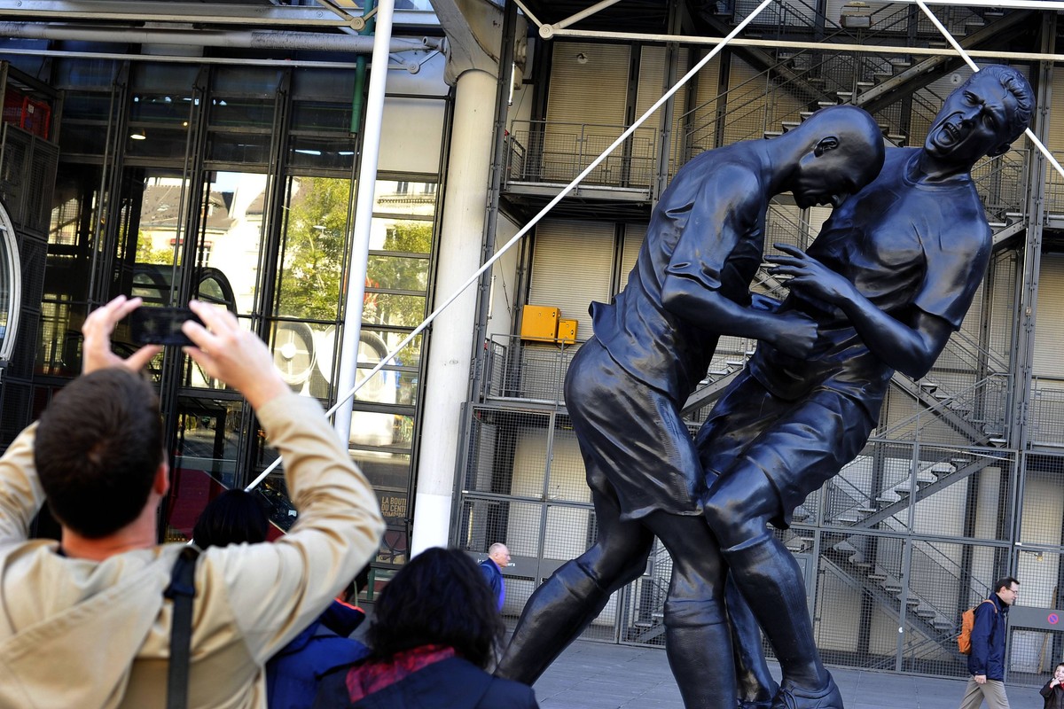 Die Statue in Paris.