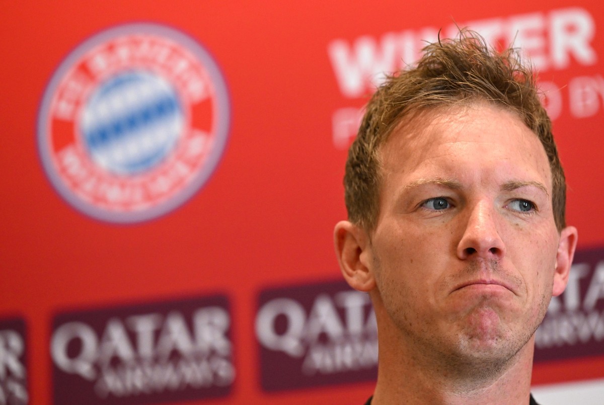 12.01.2023, Katar, Doha: Fußball, Bundesliga, FC Bayern München, Trainingslager, Trainer Julian Nagelsmann nimmt an einer abschließenden Pressekonferenz des FC Bayern München im Mannschaftshotel teil. ...