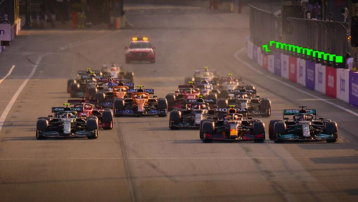 Mit "Drive to Survive" lockt Netflix die Rennsport-Fans kurz vor dem Start der neuen Formel-1-Saison.