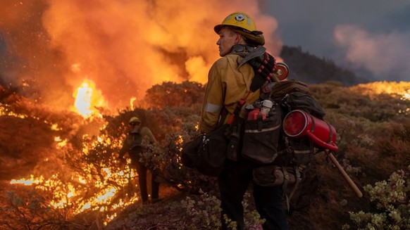 CALDOR, CALIFORNIA, UNITED STATES - 2021/08/23: Californias Caldor fire moves east toward Lake Tahoe as firefighters continue to battle a blaze that has grown to more than 170 square miles with only 5 ...