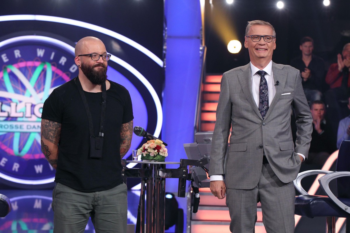 Achtung! Sperrfrist für alle Medien bis Mo., 21.09.2020, 22:15 Uhr!

Moderator Günther Jauch mit Florian Christiansen

Die Verwendung des sendungsbezogenen Materials ist nur mit dem Hinweis und Verlin ...