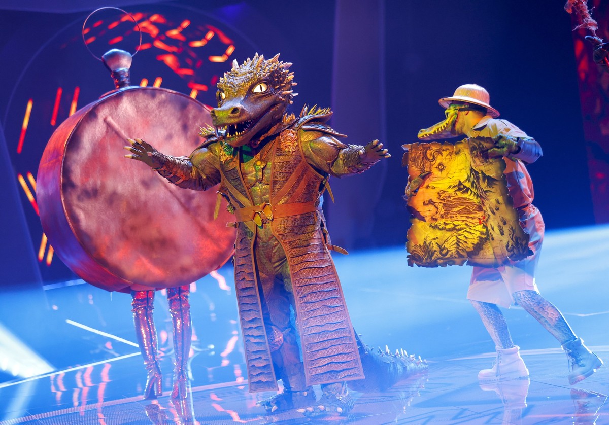 06.04.2024, Nordrhein-Westfalen, Köln: Die Figur &quot;Das Krokodil&quot; steht in der Prosieben-Show &quot;The Masked Singer&quot; auf der Bühne. Foto: Thomas Banneyer/dpa +++ dpa-Bildfunk +++