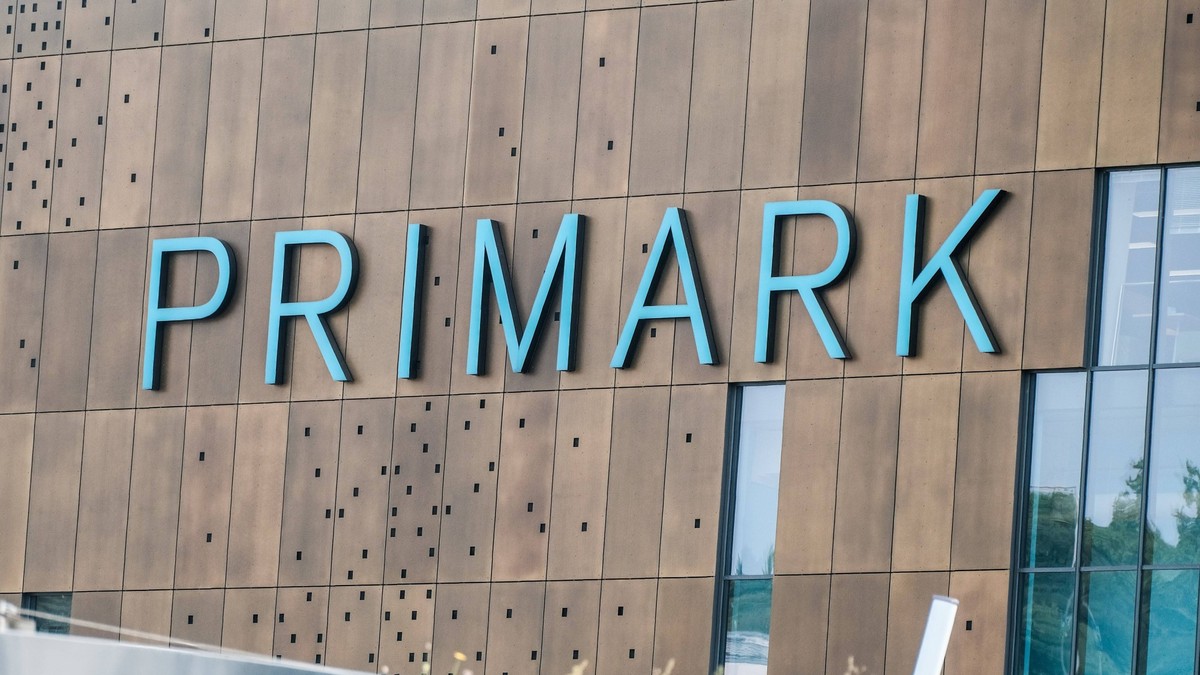 Wuppertal 30.08.2022 Primark Textilkaufhaus Wuppertal Nordrhein-Westfalen Deutschland *** Wuppertal 30 08 2022 Primark textile department store Wuppertal North Rhine Westphalia Germany