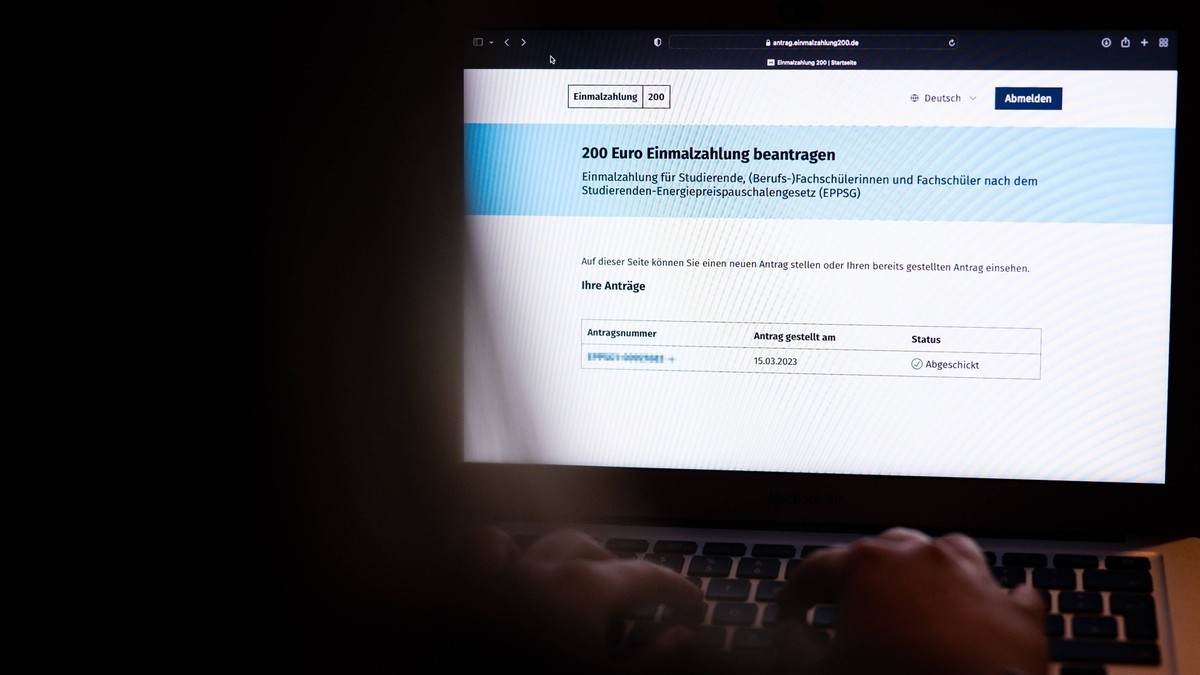200 Euro Einmalzahlung für Studierende Ab sofort können Studierende und Fachschüler eine Einmalzahlung aufgrund gestiegener Energiekosten in Höhe von 200 Euro beantragen. Foto: Kirchner-Media/Symbolkr ...