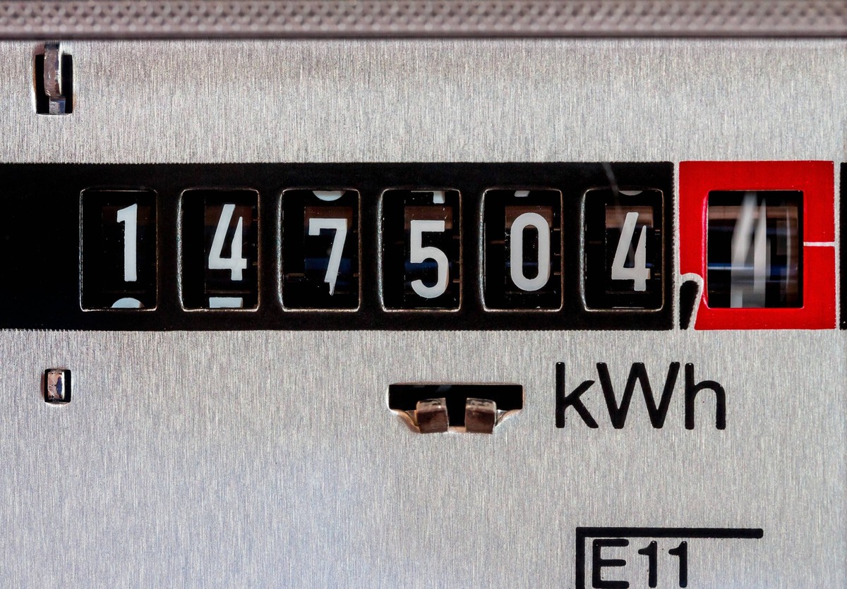 EIn Stromz�hler misst den verbrauchten Strom. Symbolfoto f�r Strompreis und Strom sparen McPWOD McPWOD