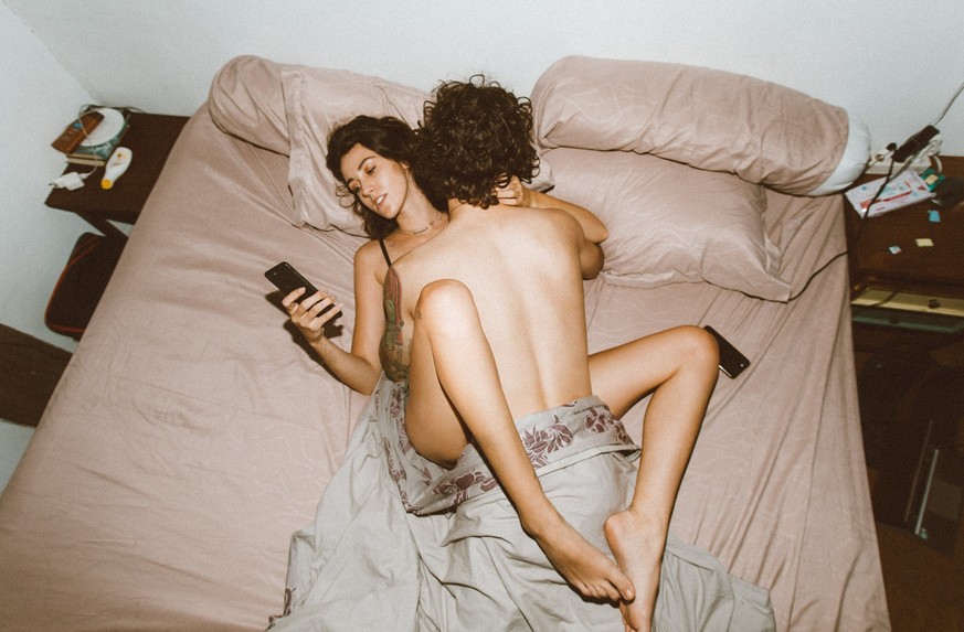 Sex Bett Smartphone Social Media soziale Netzwerke