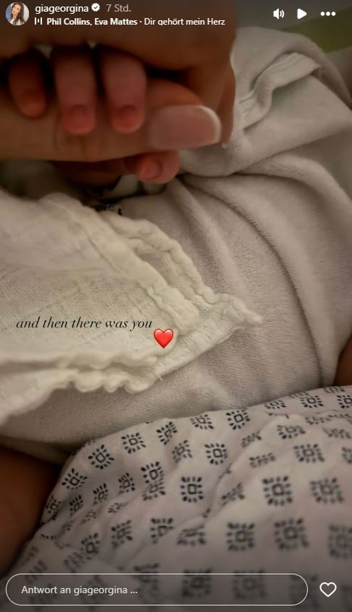 Diese Aufnahme teilt Georgina Stumpf von ihrem Baby.