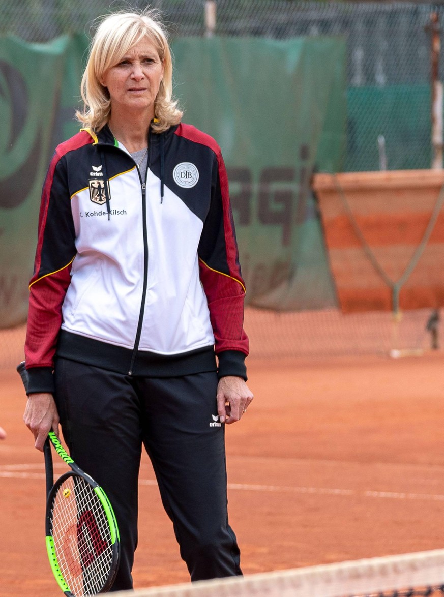 Die ehemalige Tennisspielerin Claudia Kohde-Kilsch bei der Sichtung von Nachwuchsspielern im Auftrag des DTB beim TC Sandanger in Halle am 23.06.18. *** Former tennis player Claudia Kohde Kilsch sifti ...