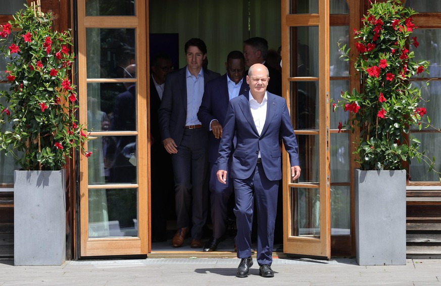 ©Pierre Teyssot/MAXPPP ; G7 Summit Germany 2022 . Elmau, KrÃ¼n, Germany on June 27, 2022. Olaf Scholz Germany&#039;s Chancellor welcome G7-leaders and participants of the outreach program for a family ...