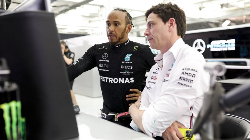 HAMILTON Lewis gbr, Mercedes AMG F1 Team W14, portrait WOLFF Toto aut, Team Principal &amp; CEO of Mercedes AMG F1 Team, portrait during the Formula 1 Gulf Air Bahrain Grand Prix 2023, 1st round of th ...