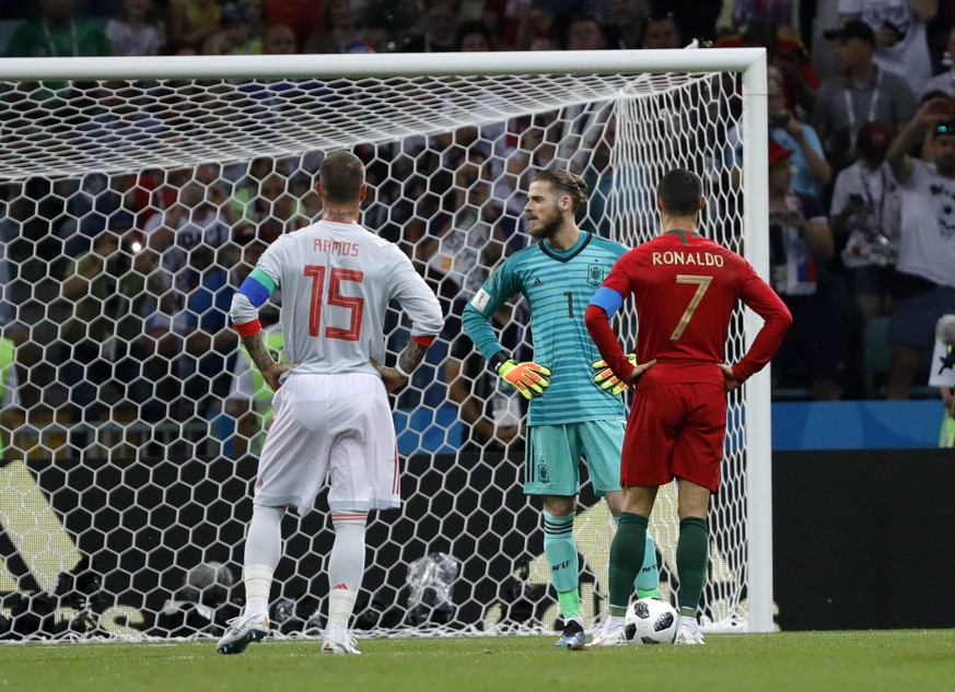 Partido del Mundial de Rusia 2018 entre Portugal y Espana. En la imagen, Cristiano Ronaldo, De Gea y Sergio Ramos. 2018 FIFA World Cup WM Weltmeisterschaft Fussball Russia match between Spain and Russ ...