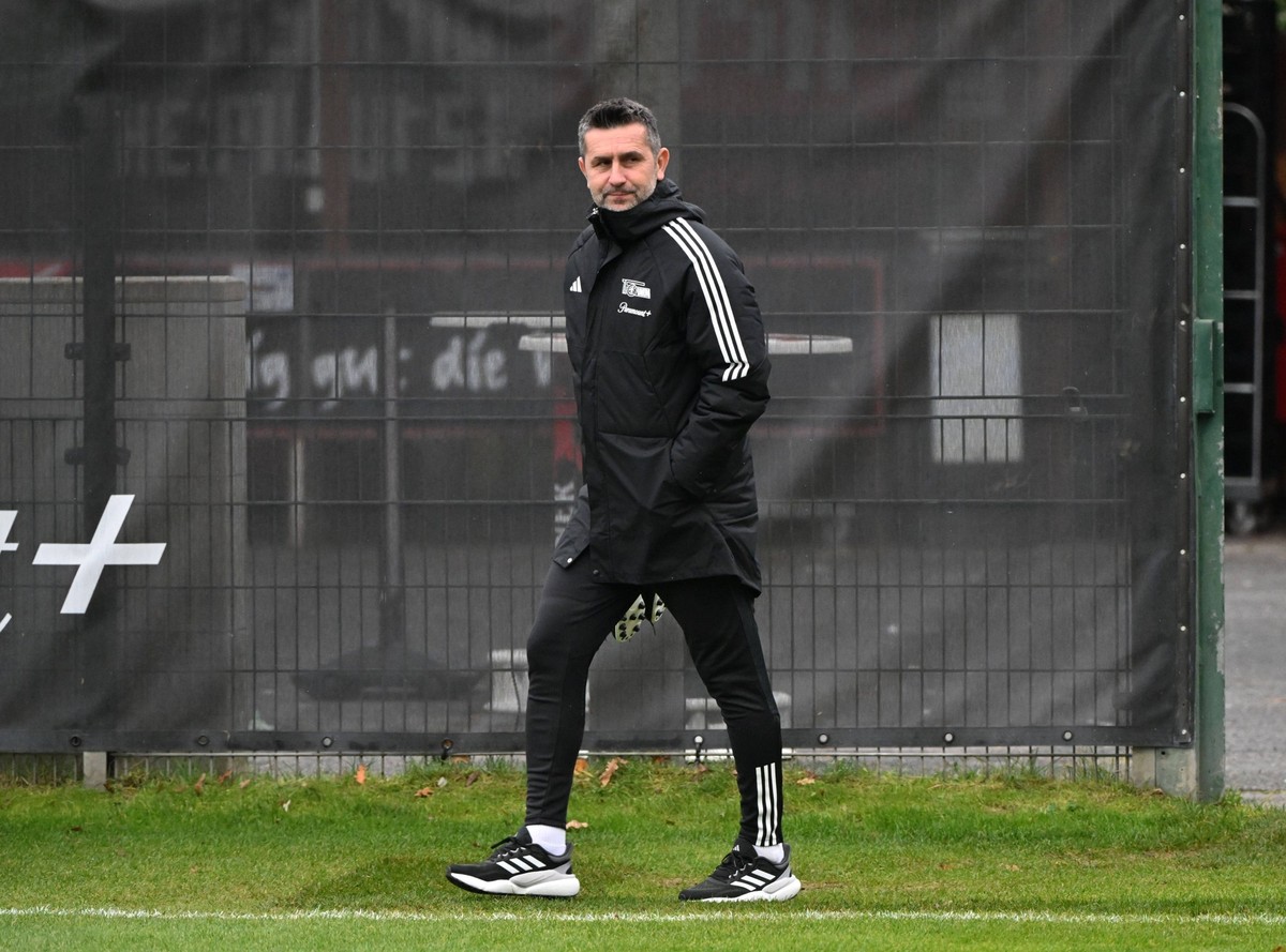 Fussball, Herren, Saison 2023/2024, 1. Bundesliga, 1. FC Union Berlin, medien�ffentliches Training, Trainer Nenad Bjelica 1. FC Union Berlin, 27.11. 2023, *** Football, Men, Season 2023 2024, 1 Bundes ...