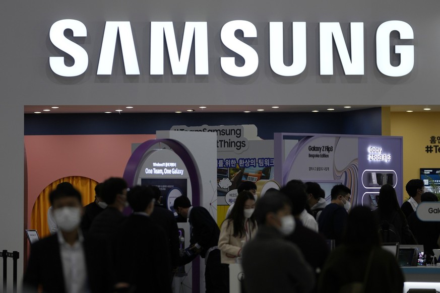 FILE - A logo of Samsung Electronics is seen at Korea Electronics Show in Seoul, South Korea, on Oct. 28, 2021. Samsung Electronics has officially appointed third-generation heir Lee Jae-yong as execu ...