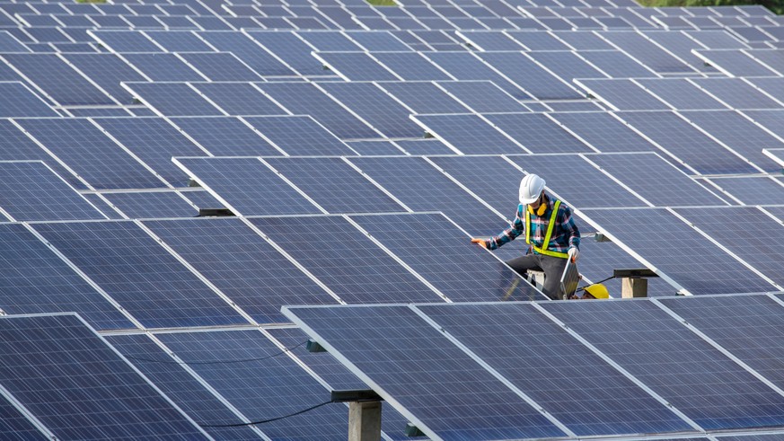 Österreich will den Ausbau von Sonnenkraftwerken und Windrädern vorantreiben.