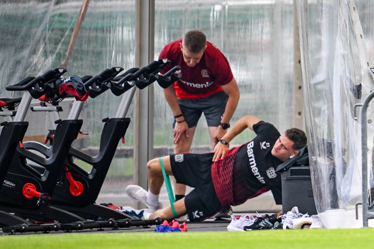 AUT, Trainingslager Bayer Leverkusen / 15.07.2022, Kaprun, Kaprun / Zell am See, AUT, Trainingslager Bayer Leverkusen im Bild / picture shows Florian Wirtz Bayer Leverkusen 27 absolviert seine Reha Ei ...