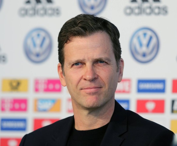 Oliver Bierhoff (Deutschland) DFL REGULATIONS PROHIBIT ANY USE OF PHOTOGRAPHS AS IMAGE SEQUENCES AND/OR QUASI-VIDEO. *** Oliver Bierhoff Germany DFL REGULATIONS PROHIBIT ANY USE OF PHOTOGRAPHS AS IMAG ...