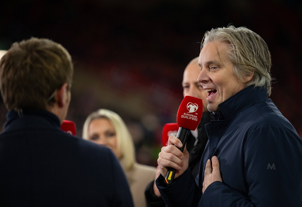RECORD DATE NOT STATED 19th November 2023 Hampden Park, Glasgow, Scotland: Euro 2024 Qualifier Football, Scotland versus Norway Ex Norway player Jan Aage Fjortoft chats to the tv before the match PUBL ...