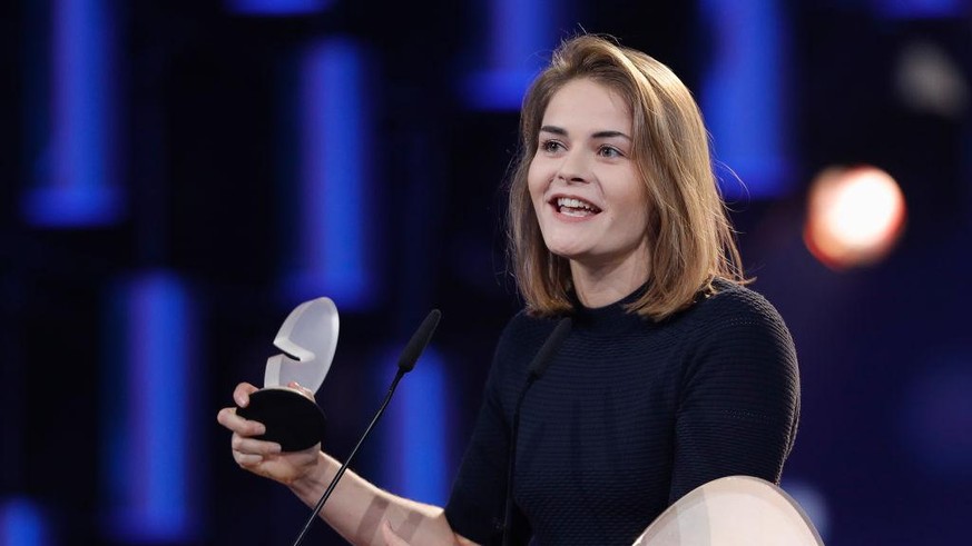 COLOGNE, GERMANY - OCTOBER 24: Hazel Brugger receives her award for &#039;Best Newcomer&#039; during the 21st Annual German Comedy Awards on October 24, 2017 in Cologne, Germany (Photo by Andreas Rent ...