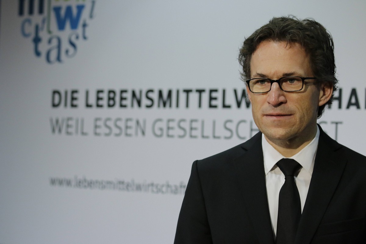 Berlin, Jahrespressekonferenz: DIE LEBENSMITTELWIRTSCHAFT, Foto: Edeka-Vorstandsvorsitzender Markus Mosa

Berlin Annual press conference the Food economy Photo Edeka CEO Markus Mosa