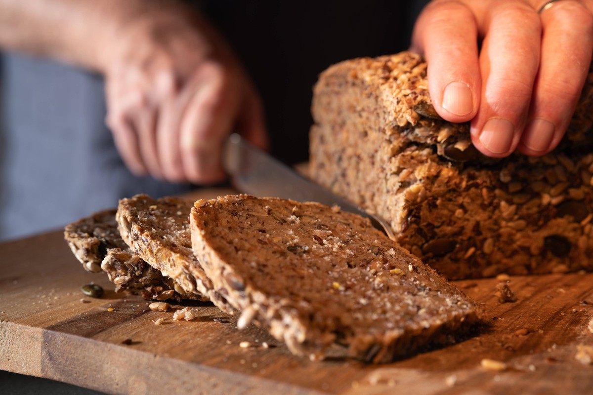 schneiden,brotscheibe,vollkornbrot,durchschneiden,brotscheiben,brotschnitte,brotschnitten,schnitte,schnitten,brot,brote,körnerbrot,vollkorn,vollkornbrote ** cutting,slice of bread,wholemeal bread,slic ...