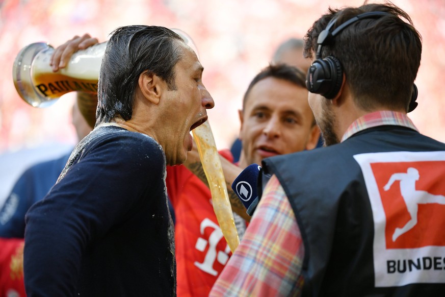 Gestern begossen, heute geschossen: Rafinha erhebt Vorwürfe gegen seinen Ex-Trainer beim FC Bayern.