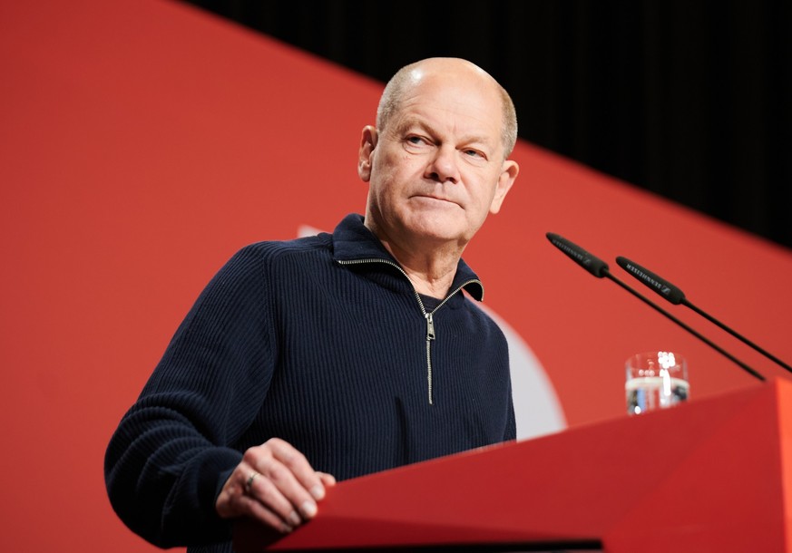 26.11.2022, Brandenburg, Cottbus: Olaf Scholz (SPD), Bundeskanzler der Bundesrepublik Deutschland spricht im Landesparteitag der SPD Brandenburg im Messezentrum Cottbus. Foto: Annette Riedl/dpa +++ dp ...