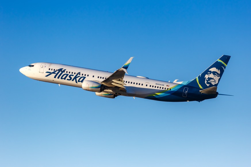 Los Angeles, United States November 3, 2022: Alaska Airlines Boeing 737-900ER airplane at Los Angeles airport (LAX) in the United States. xkwx Alaska Airlines, Alaska, Boeing, airplane, plane, aircraf ...