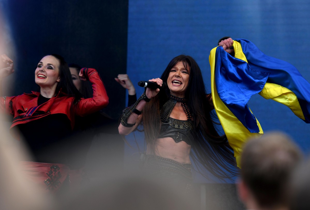Ruslana Lyschytschko, ukrainische ESC-Gewinnerin von 2004, tritt bei der Benefizveranstaltung „Stand with the Ukraine“ auf, die ein Zeichen für Frieden in der Ukraine setzen und den Flüchtlingen eine  ...