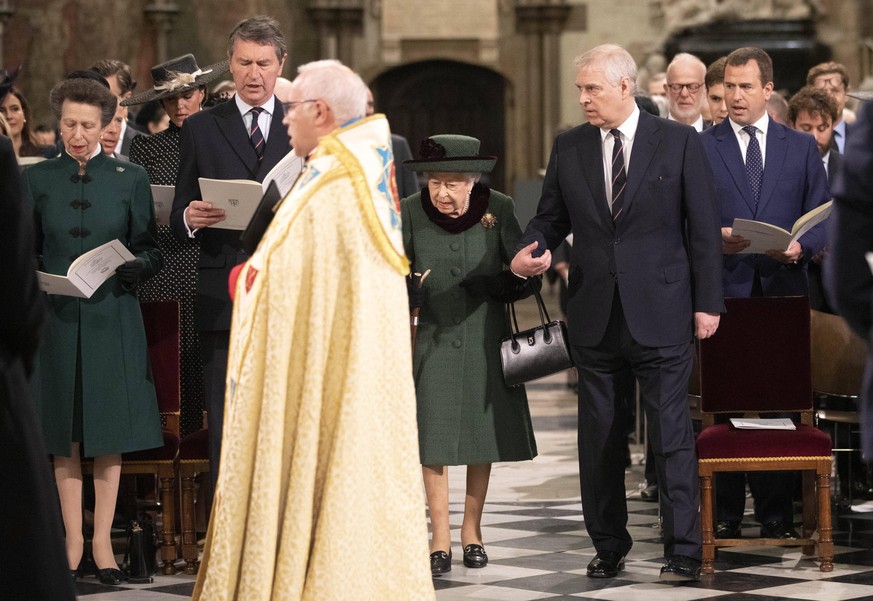 . 29/03/2022. London, United Kingdom. Queen Elizabeth II and Prince Andrew at the Prince Philip Memorial Service at Westminster Abbey in London. PUBLICATIONxINxGERxSUIxAUTxHUNxONLY xi-Imagesx IIM-2325 ...