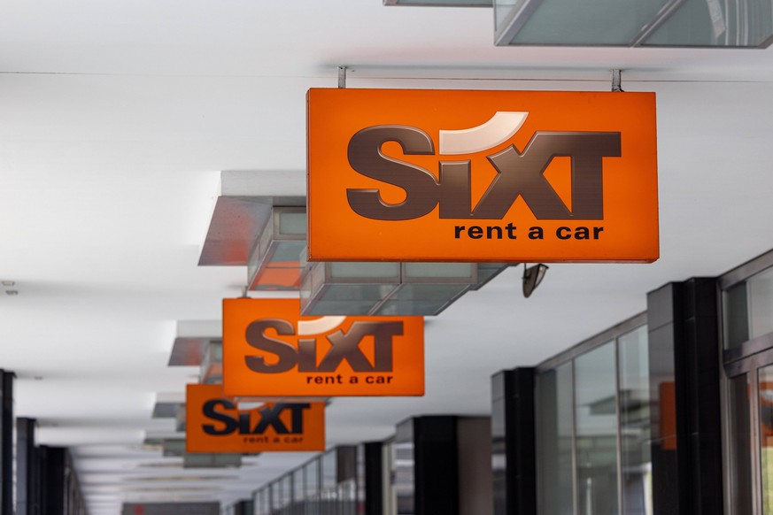 Redaktionell, Sixt-Firmenschilder in Berlin im August 2021. Redaktionell, Sixt-Firmenschilder in Berlin im August 2021. *** Editorial, Sixt company signs in Berlin in August 2021 Editorial, Sixt compa ...