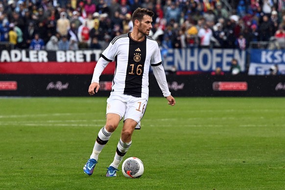 October 14, 2023, USA, East Hartford: Soccer: International matches, USA - Germany, Pratt & Whitney Stadium at Rentschler Field.  German player Pascal Groß plays the ball (to dpa: 