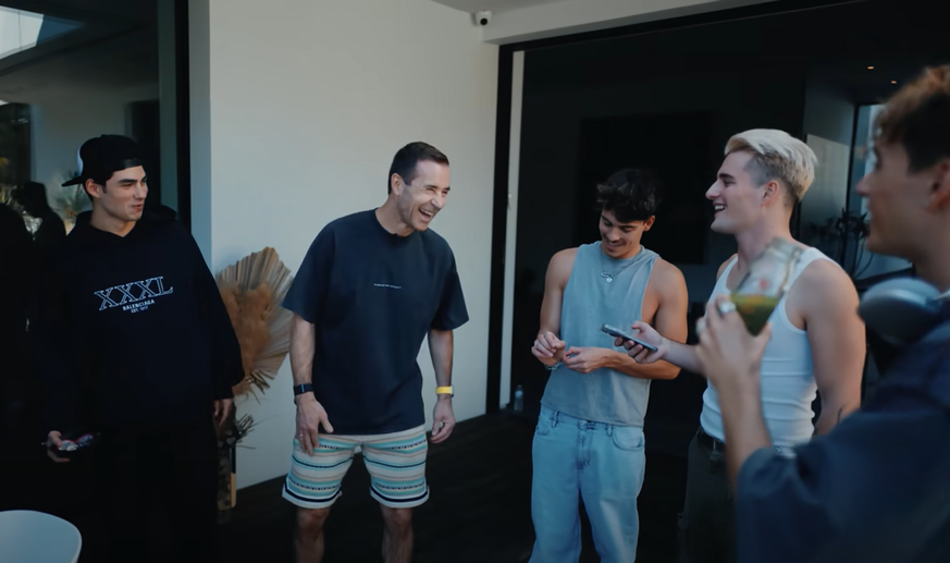 Kai Pflaume hat die Elevator Boys in ihrer Villa in Los Angeles, USA besucht.