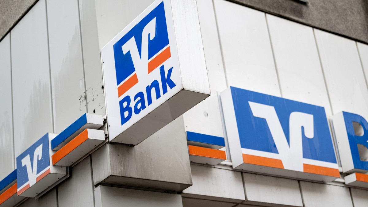 ARCHIV - 09.02.2024, Berlin: Das Logo einer Volksbank-Filiale. (zu dpa: «AfD verliert Spenden-Konto») Foto: Fabian Sommer/dpa +++ dpa-Bildfunk +++