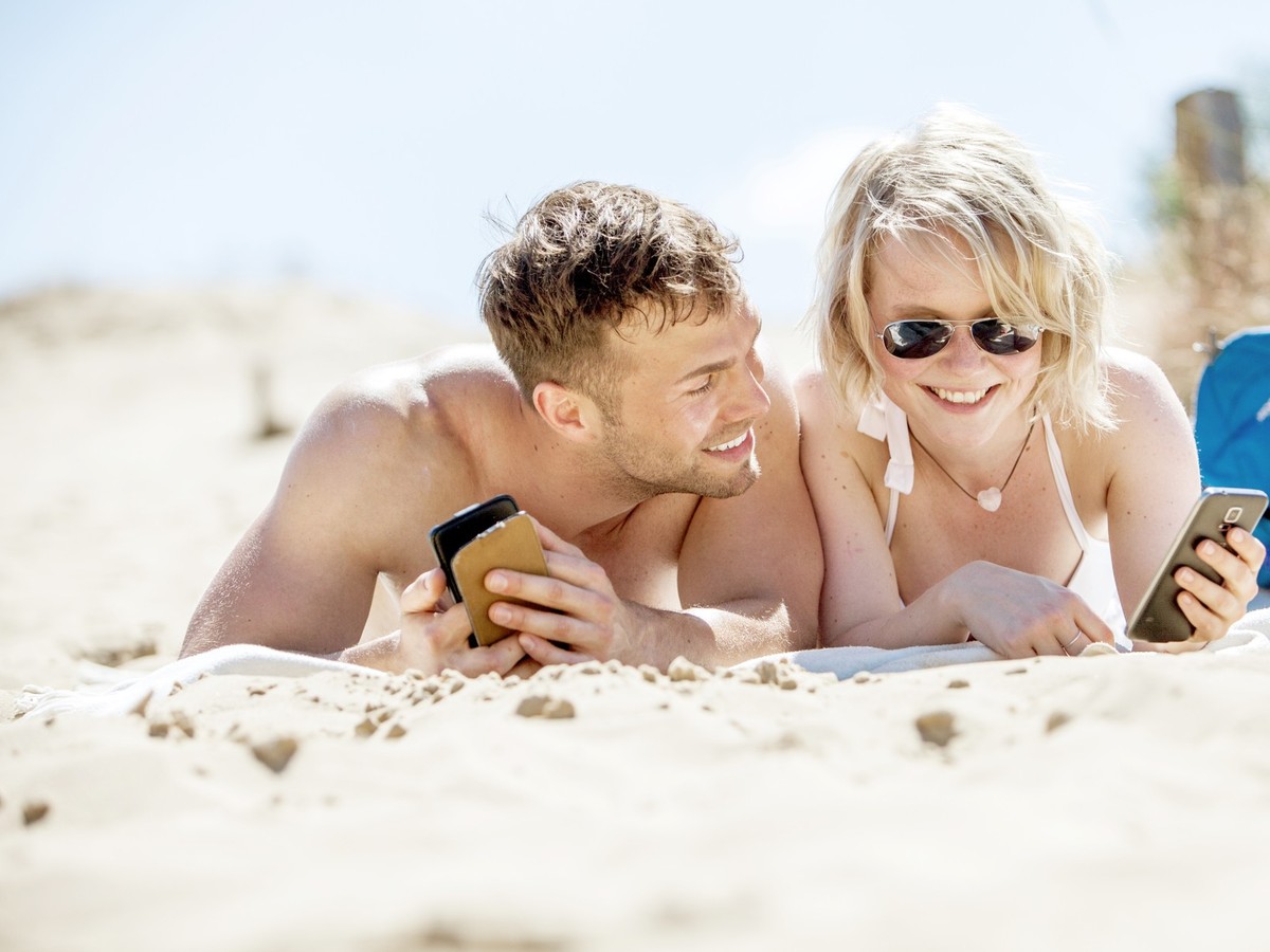 ILLUSTRATION - Sommer, Sonne, Strandromantik? Daf