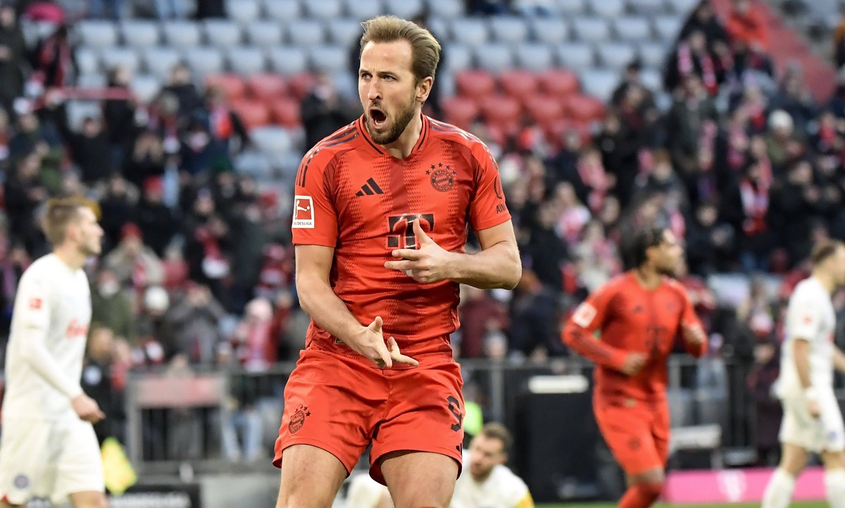 01.02.2025, xemx, Fussball 1.Bundesliga, FC Bayern Muenchen - Holstein Kiel v.l. Harry Kane FC Bayern Muenchen Jubel, Torjubel, celebrate the goal, jubelt ueber das Tor zum 3:0 DFL/DFB REGULATIONS PRO ...
