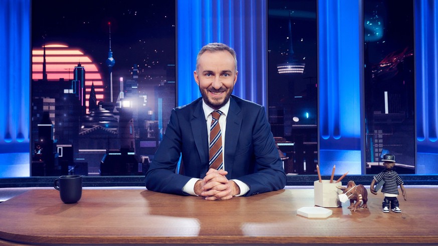 Jan Böhmermann im Studio.