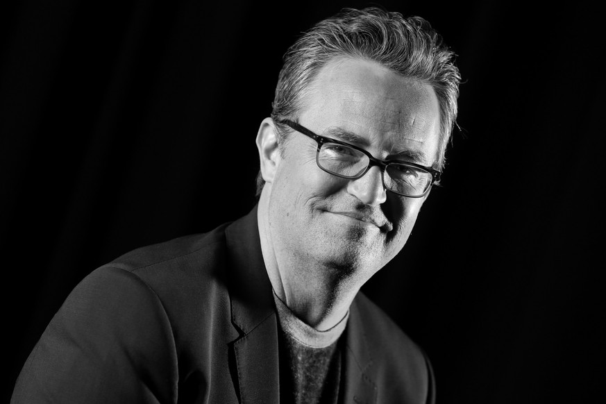 ARCHIV - 17.02.2015, USA, New York: Matthew Perry posiert für ein Porträt. Der aus der Kultserie «Friends» bekannte amerikanisch-kanadische Schauspieler Matthew Perry ist übereinstimmenden US-Medienbe ...