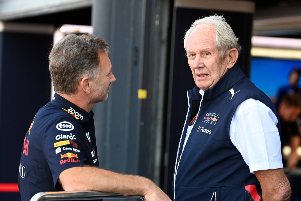 Formula 1 2022: Dutch GP CIRCUIT ZANDVOORT, NETHERLANDS - SEPTEMBER 03: Christian Horner, Team Principal, Red Bull Racing, and Helmut Marko, Consultant, Red Bull Racing during the Dutch GP at Circuit ...