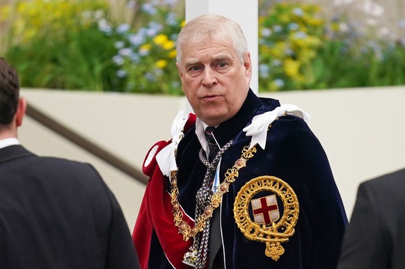 06.05.2023, Gro�britannien, London: Prinz Andrew, Duke of York, kommt zur Kr�nungszeremonie des britischen K�nigs Charles III. Zur Kr�nung von K�nig Charles III. werden zahlreiche G�ste erwartet. Foto ...