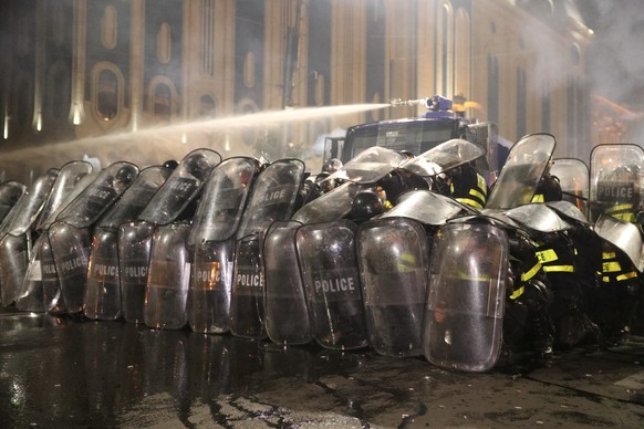 REFILE - CORRECTING DATE Riot police clash with demonstrators during a protest against a Russian lawmaker&#039;s visit in Tbilisi, Georgia June 21, 2019. REUTERS/Irakli Gedenidze